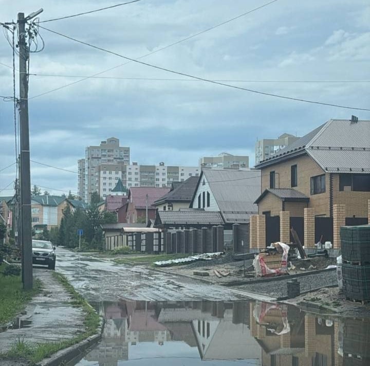    Нягань накрыла гроза и сильнейший ливень