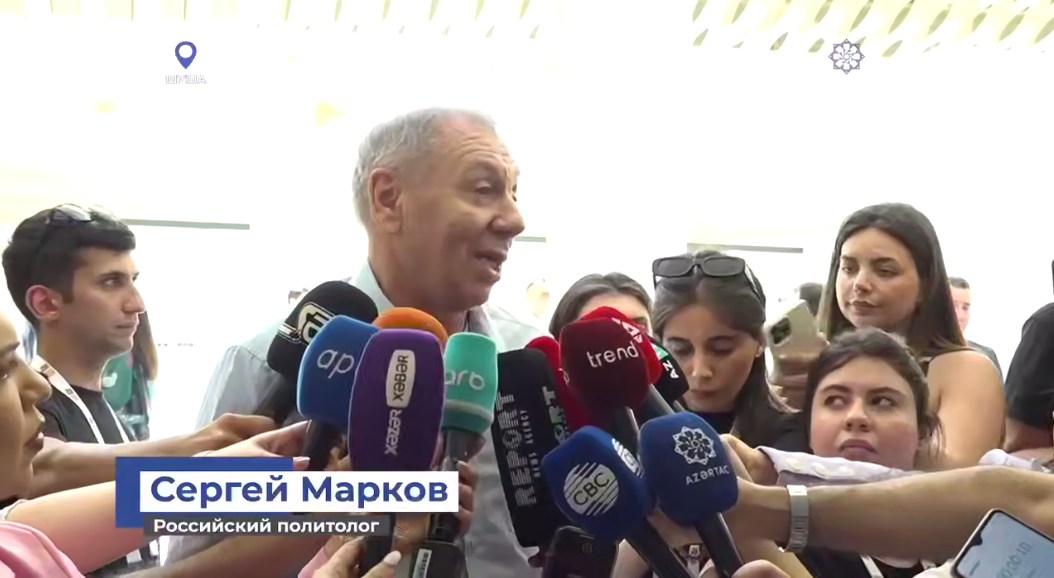 Марков* прославляет Алиева перед журналистами. Скриншот с видео. 