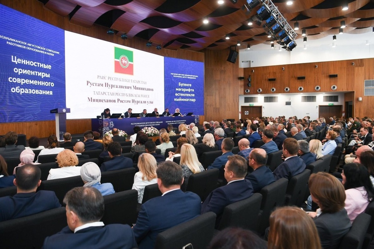    Глава Министерства образования и науки Татарстана Ильсур Хадиуллин перечислил достижения отрасли — серьезное инфраструктурное обновление, успешное участие республики в национальных проектах. взято с сайта tatarstan.ru
