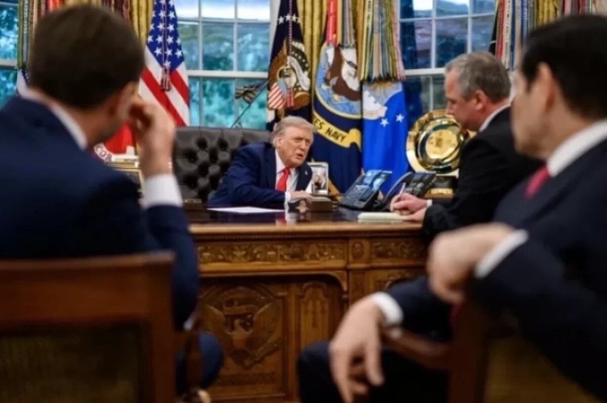    Трамп заявил, что не хотел бы присутствовать на встрече Путина и Зеленского