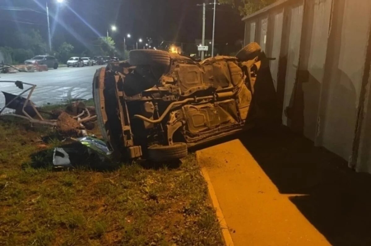    16-летняя рязанка села за руль родительского авто и протаранила пять машин.