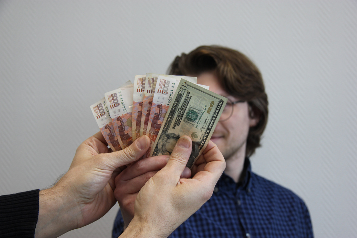 Оклады бюджетников в Псковской области проиндексируют на 4,5 % с 1 октября.  Фото: Фото: ФедералПресс / Дмитрий Шевалдин