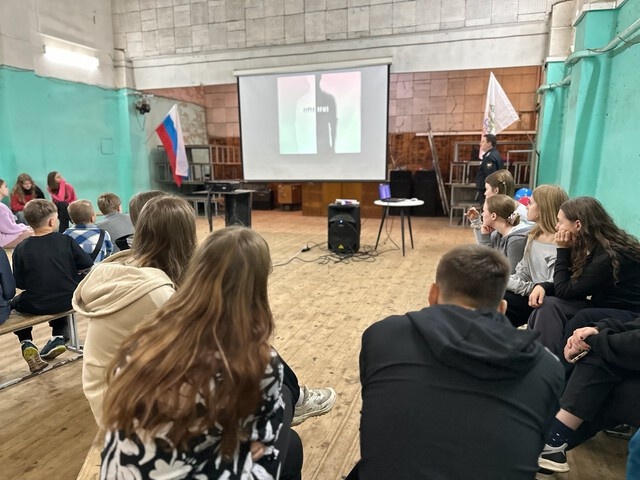 В Твери в День флага судебные приставы провели мероприятия для детей