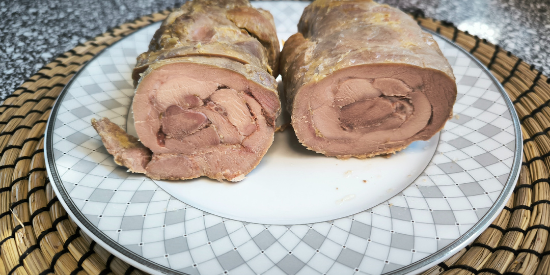 Вместо колбасы на завтрак, обед или ужин: рулет из бедра индейки
