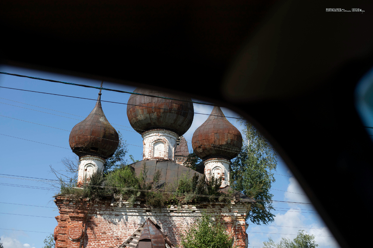 Колоритная архитектура Ивановской области пронеслась за окном, уступив место полям и перелескам Вологодчины, а после стеной встали леса Карелии