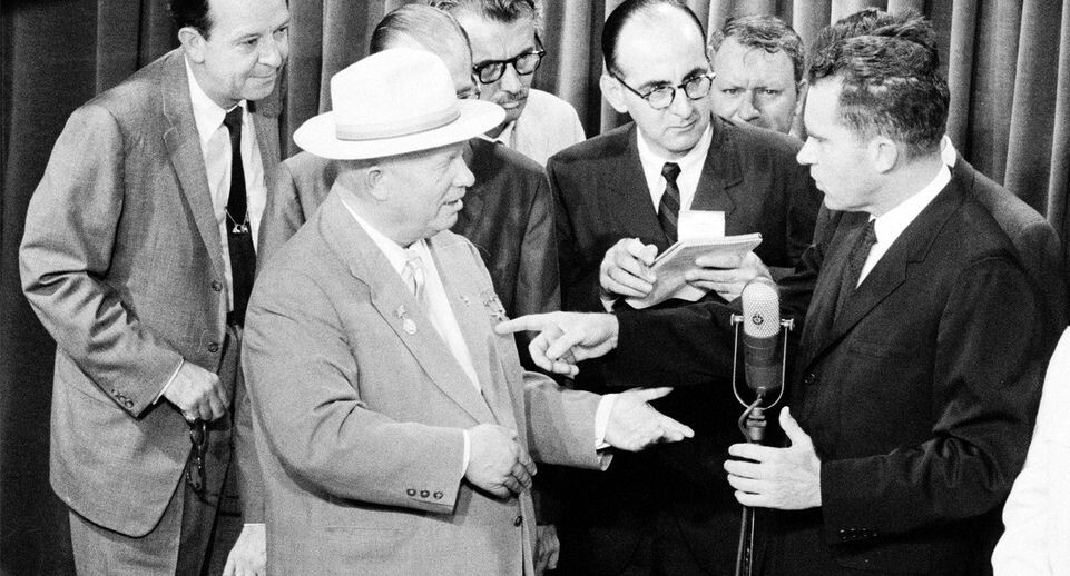    Никита Хрущев и Ричард Никсон. Томас Дж. О’Холлоран / Публичное достояние