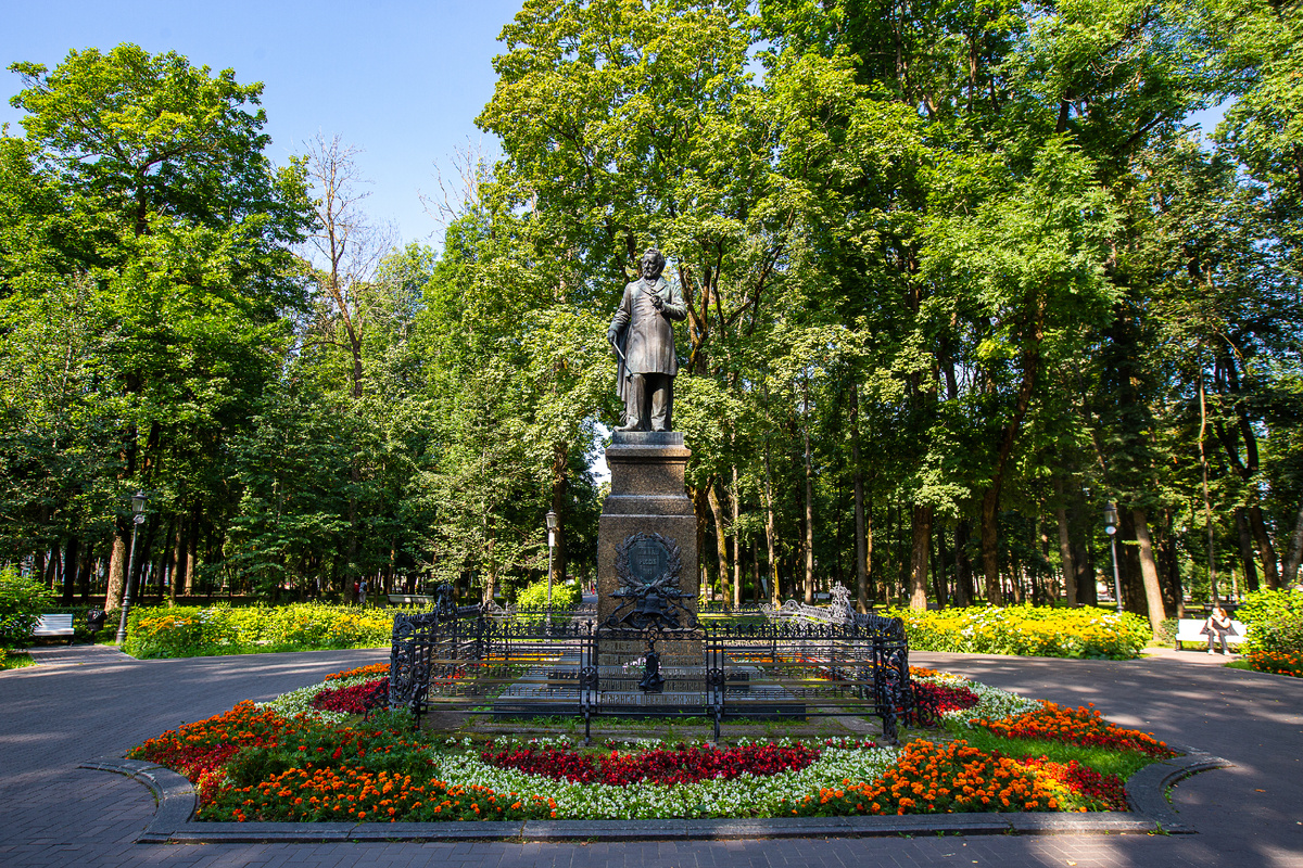 Памятник композитору М.И. Глинке в Смоленске. Фото автора статьи 