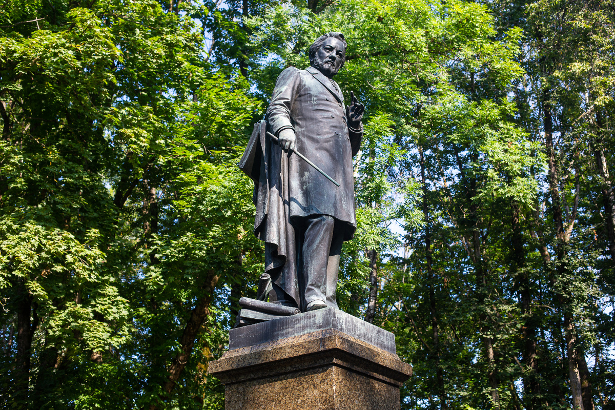Памятник композитору М.И. Глинке в Смоленске. Фото автора статьи 
