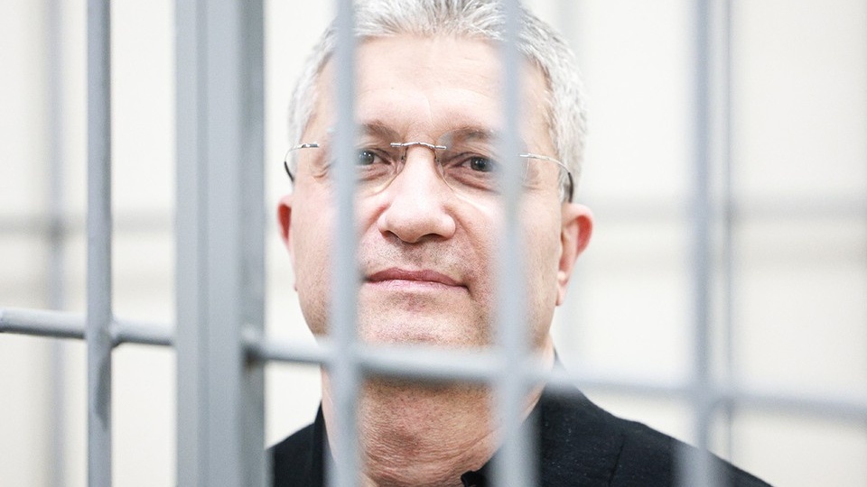 Бывший замминистра обороны Иванов сколотил состояние в миллиарды: усадьбы, элитные авто, яхту и антикварное оружие требуют изъять