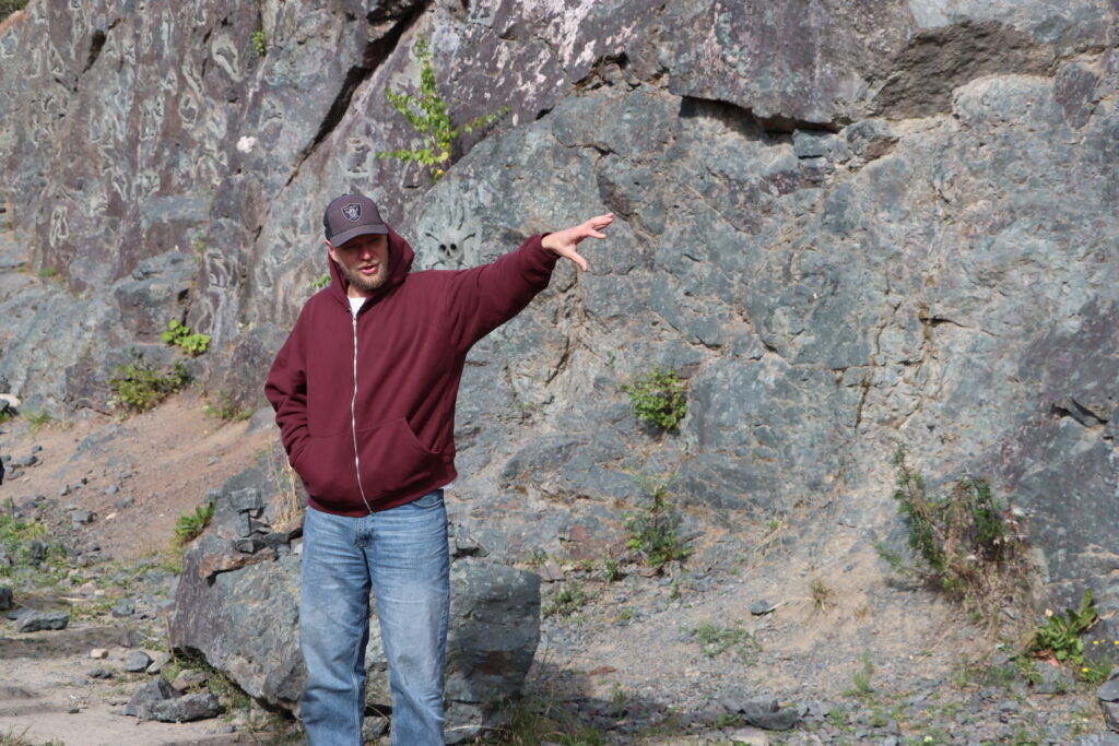    Автор «Долины зайцев» Сергей Гапанович. Фото: «Республика»/ Родион Филиппов