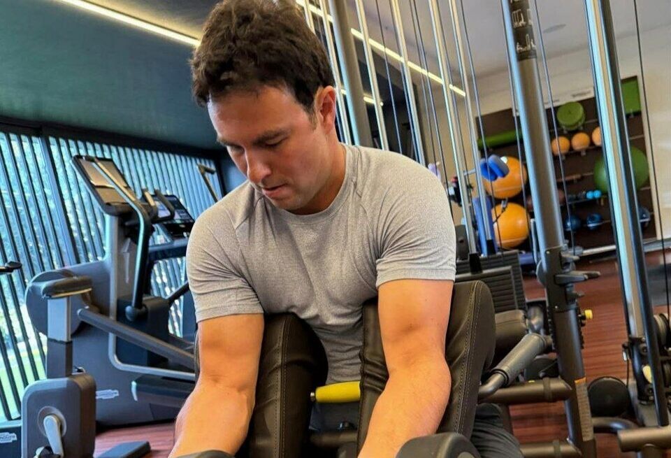    Серхио Перес поделился снимком из тренажерного залаСоцсети Серхио Переса