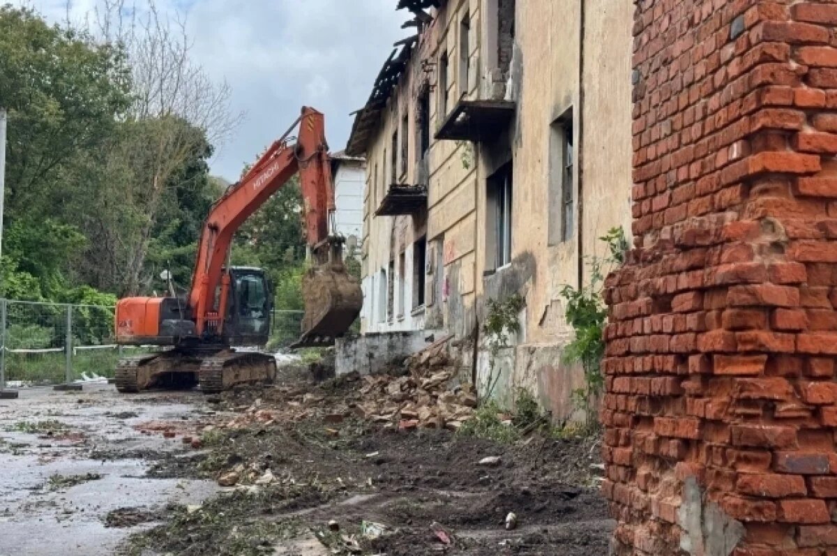    В Калуге снесли ветхий дом на улице Салтыкова-Щедрина