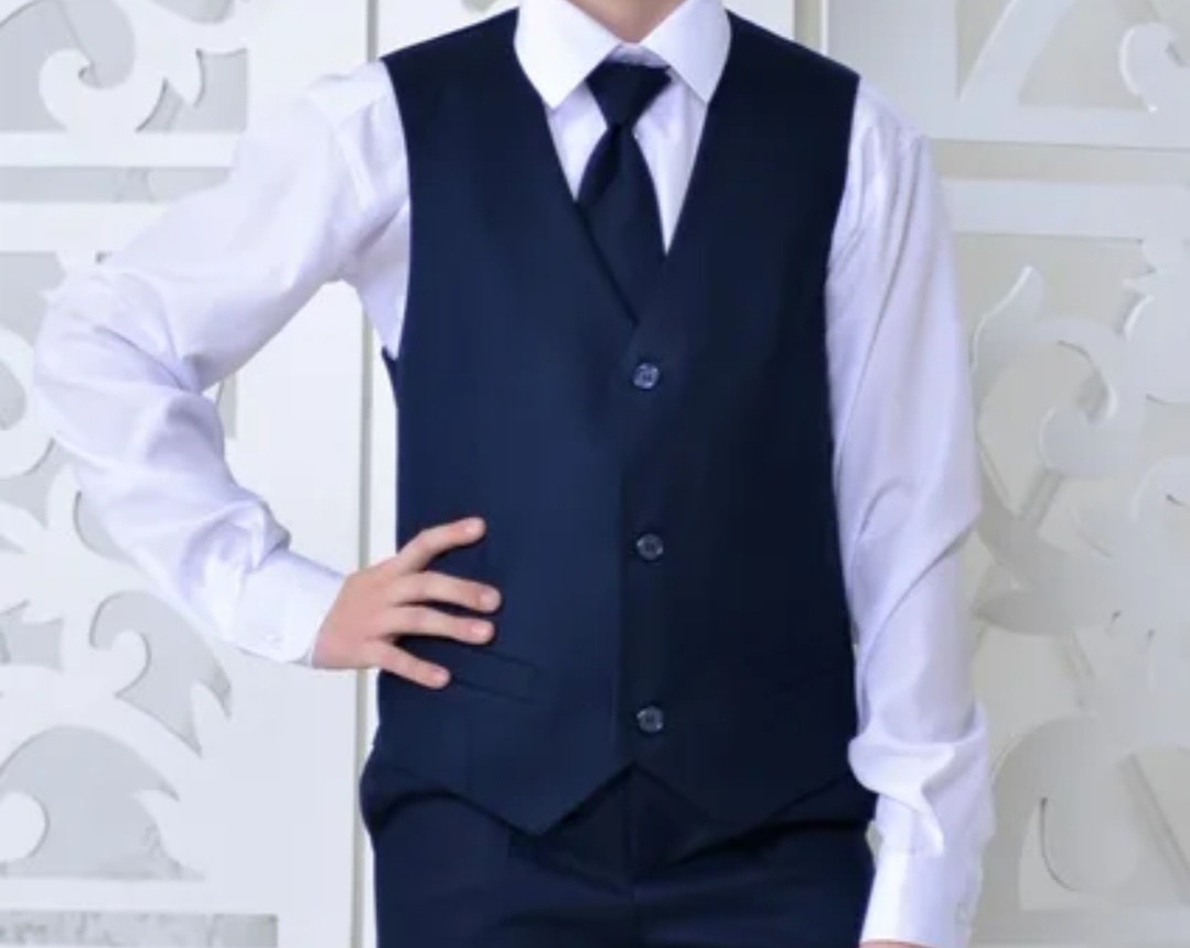 Вот так выглядит школьная форма у младшего сына