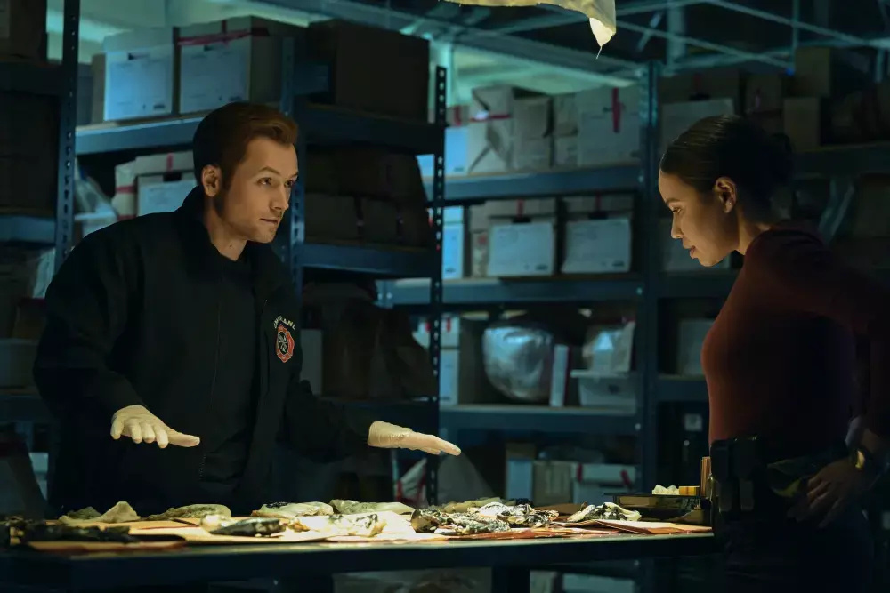    Кадр из сериала «Дым», создатель Деннис Лихейн, создатель Деннис Лихейн, режиссер Кари Скогланд, Apple TV+