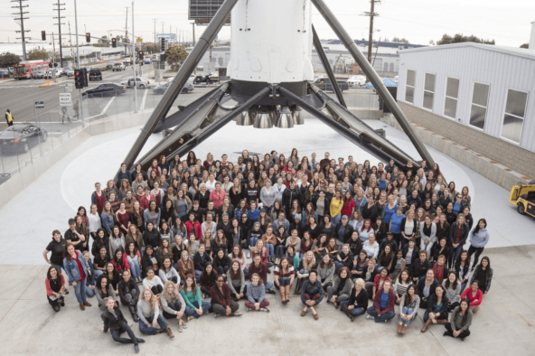 Amazing women of SpaceX _ Elon Musk (@elonmusk) | Twitter