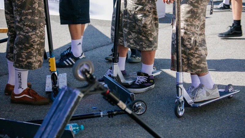    Кикскутеринг — вид спорта, в котором выполняют трюки на самокатах Фото: Валерия Алтухова / / ИА «Победа26»