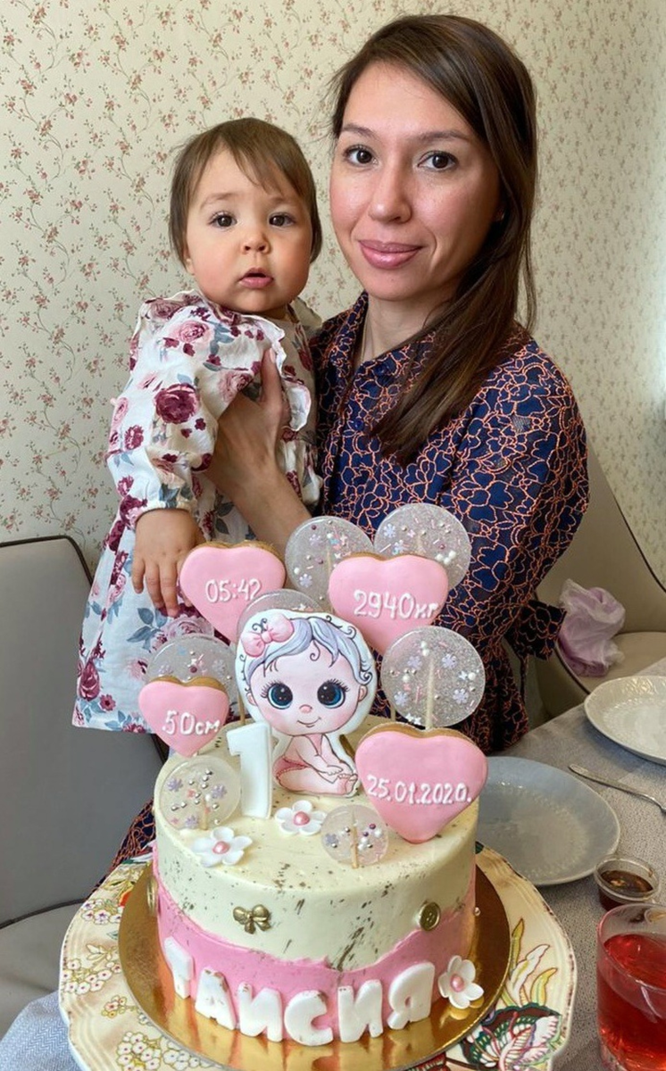 С тортиком в дом приходит праздник.Фото:Анастасия ФЕДОРОВА