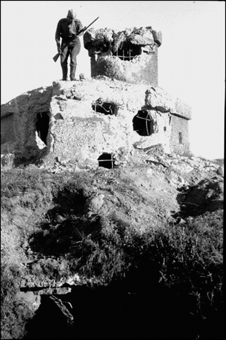 Разрушенный японский дот Хайларского укрепленного района японцев. Забайкалье, 1945 год. Из открытых источников