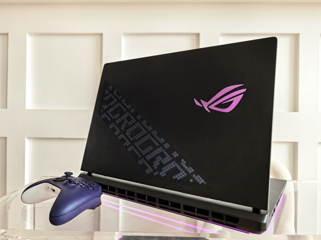    ASUS ROG Strix Scar 18