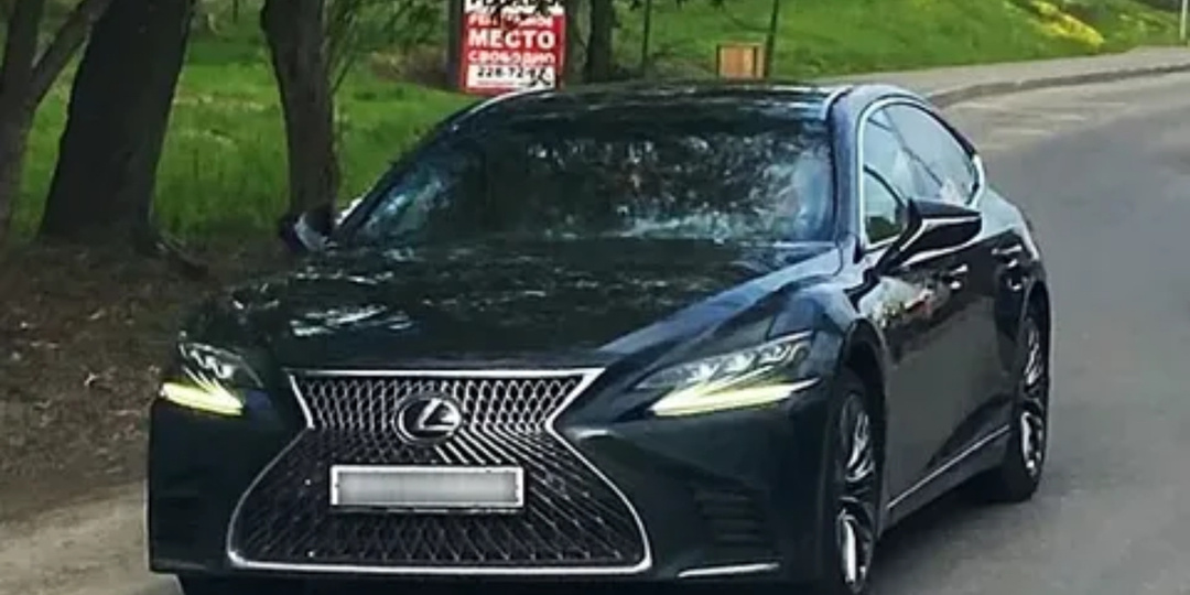 Губернаторский Lexus против красноярских дорог: кто виноват в яме за 229 тысяч рублей