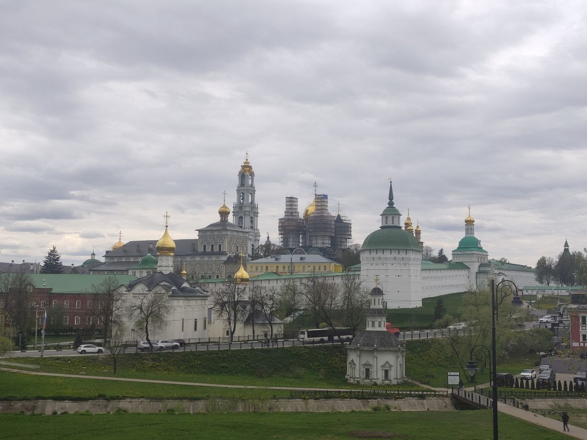 Вид на Лавру в 2023