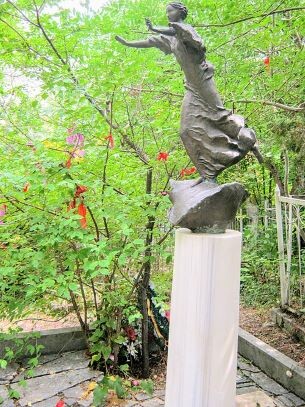 Фотография взята отсюда: https://ru.wikipedia.org/wiki/%D0%93%D1%80%D0%B8%D0%BD,_%D0%90%D0%BB%D0%B5%D0%BA%D1%81%D0%B0%D0%BD%D0%B4%D1%80_%D0%A1%D1%82%D0%B5%D0%BF%D0%B0%D0%BD%D0%BE%D0%B2%D0%B8%D1%87#/media/%D0%A4%D0%B0%D0%B9%D0%BB:%D0%A1%D1%82%D0%B0%D1%80%D0%B8%D0%B9_%D0%9A%D1%80%D0%B8%D0%BC._%D0%9C%D0%BE%D0%B3%D0%B8%D0%BB%D0%B0_%D0%9E._%D0%A1._%D0%93%D1%80%D1%96%D0%BD%D0%B0.jpg