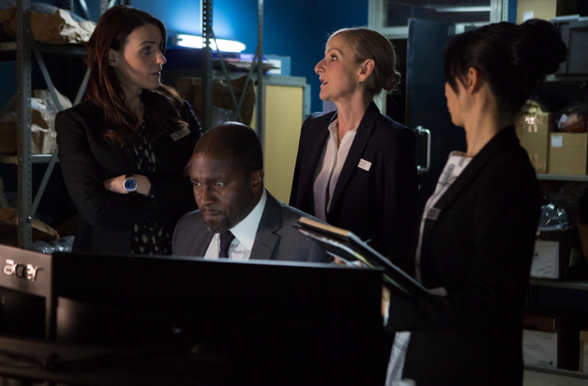 кадр из сериала "Скотт и Бейли"