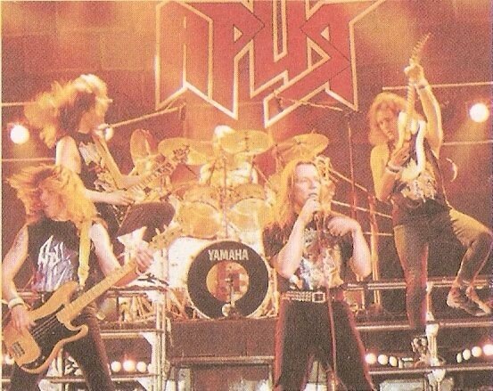 Группа Ария непосредственно в горниле рабочего процесса!