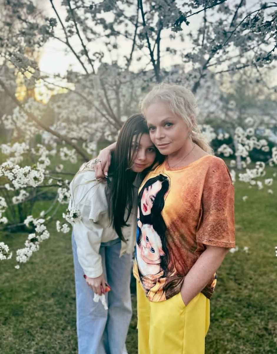 Александра Миончинская и Лариса Долина