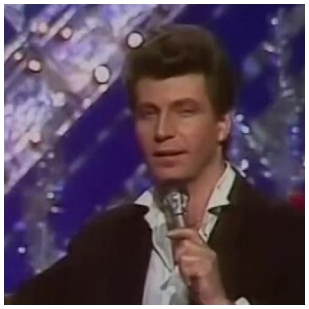 Красавец роковой мужчина. Еще и поет