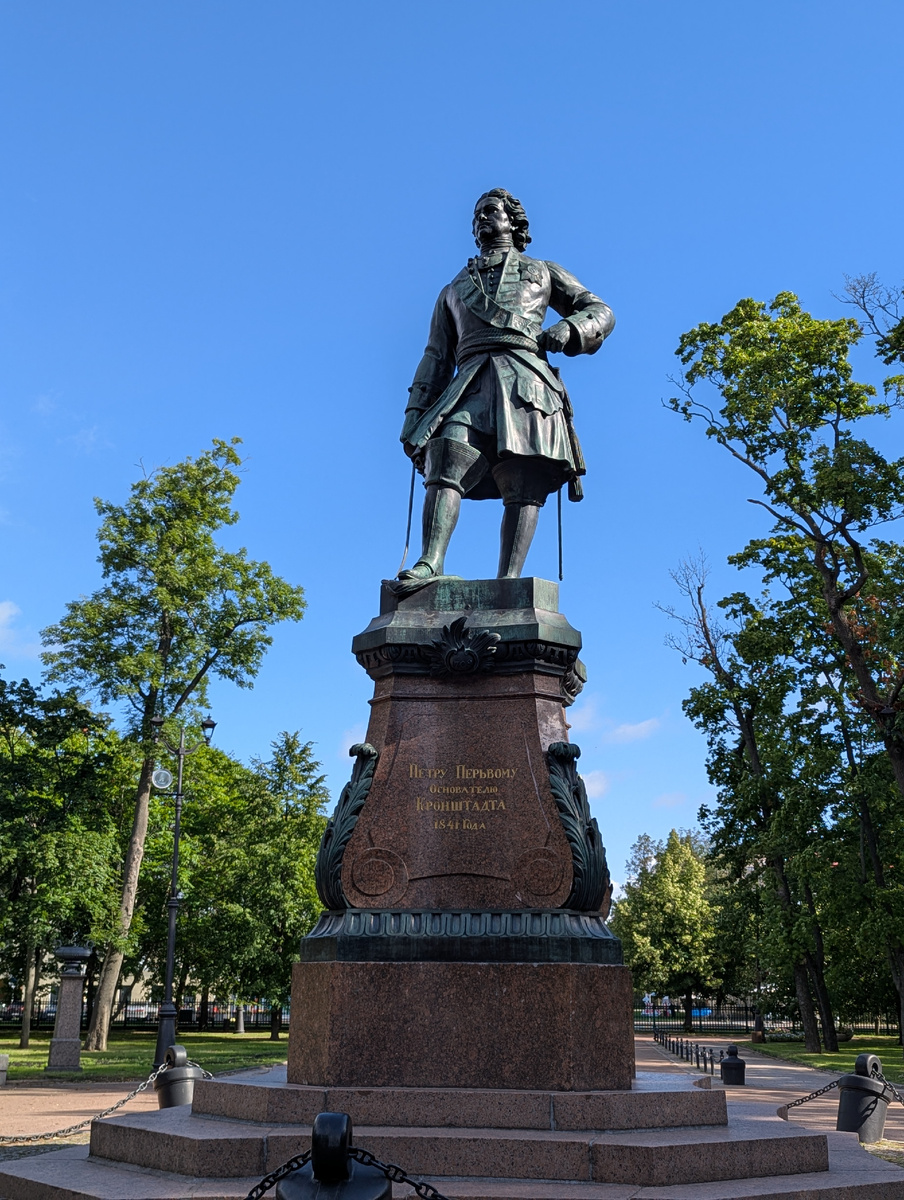 Памятник Петру I в Кронштадте
