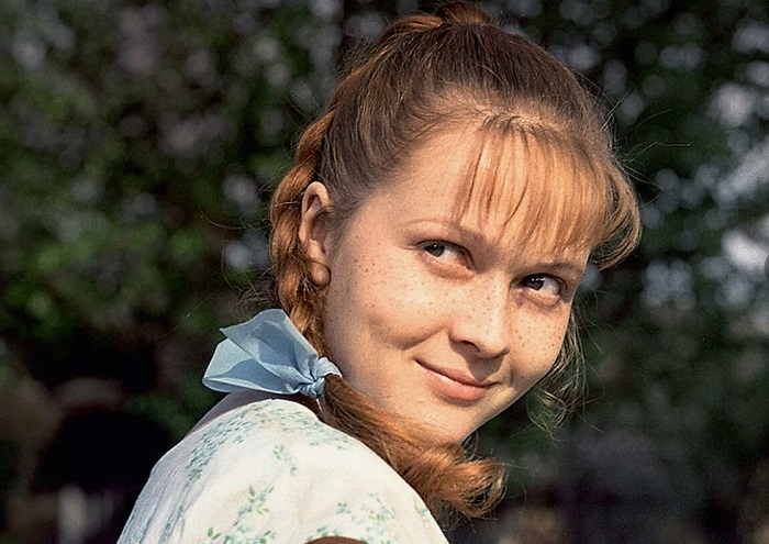 Лаврик почувствовал влечение к юной Анечке