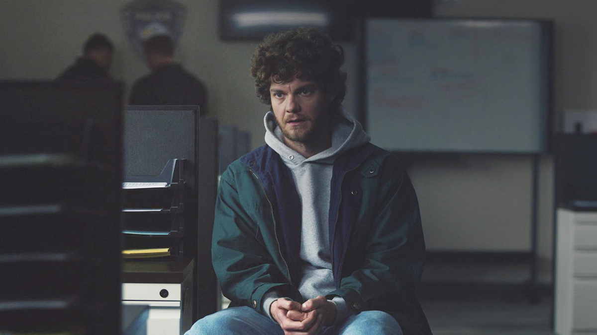 Непритязательная детективная трагикомедия для почитателей дилетантских расследований.