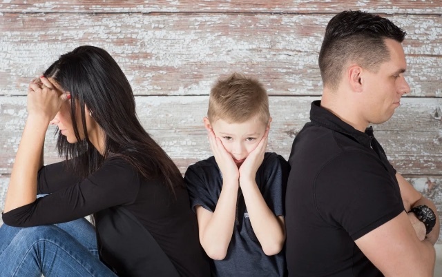 Дети некоторых разведенных родителей имеют меньше шансов в жизни.