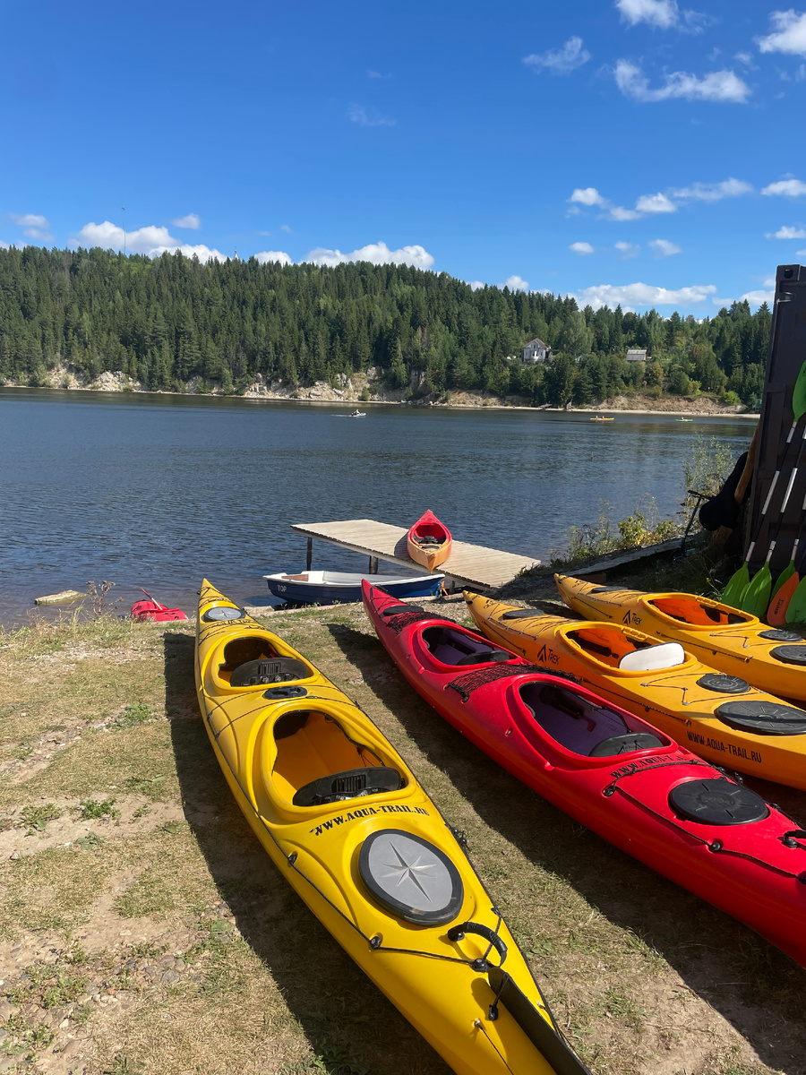 Каяки были одно- и двухместные. 