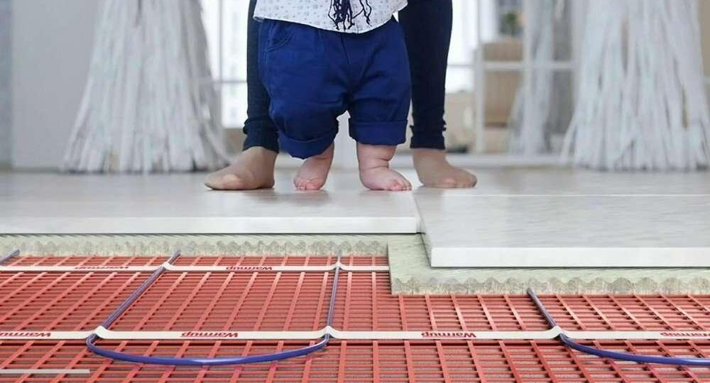 Теплый пол: греет ноги или пускает деньги на ветер? Разбор мифа об экономии.