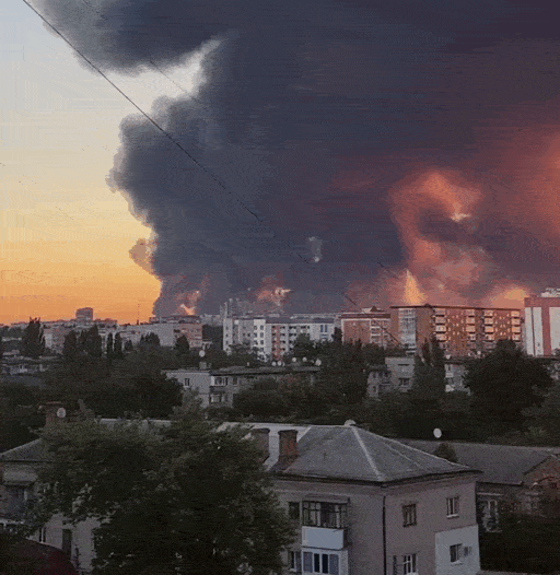    Последствия прилётов по Кременчугу. Видео: "Сварщики"