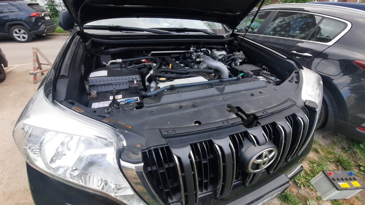 Автомобиль Land Cruiser Prado после замены 2-х аккумуляторов 