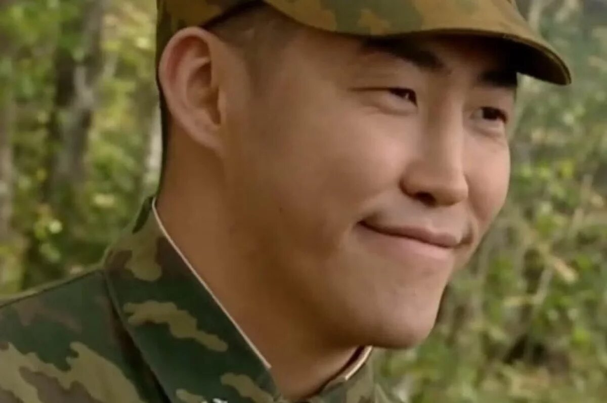    Популярность актеру принесла роль рядового Ивана Вакутагина в сериале «Солдаты».