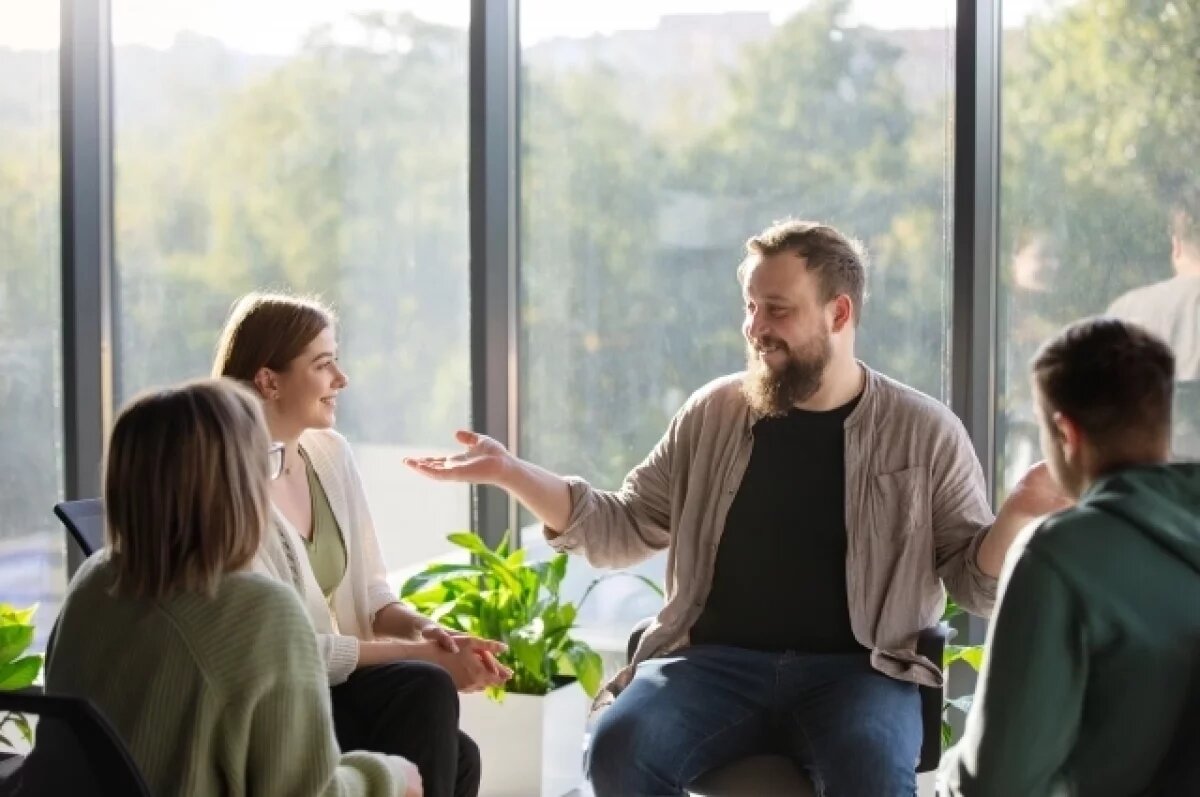    Сплетни внутри группы могут даже приводить к тому, что она может становиться более сплоченной, слаженно действующей и доверительной друг к другу.