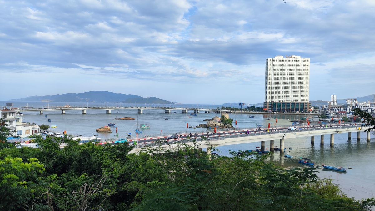 Вид на Нячанг с башен Понагар