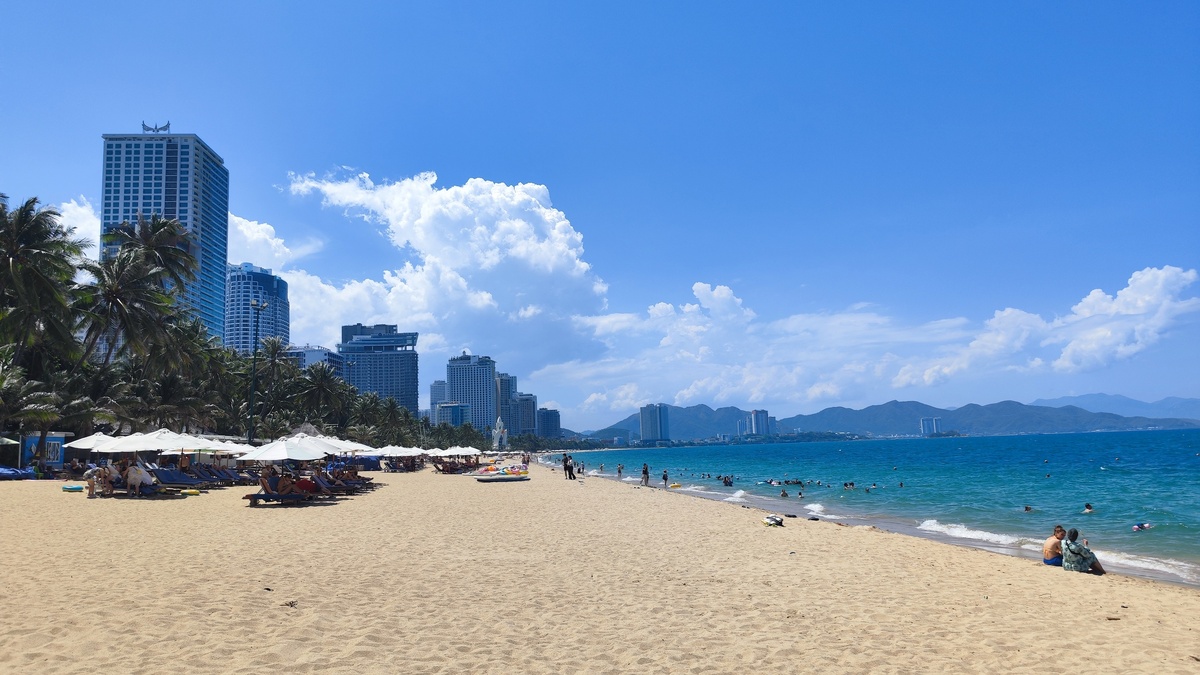 Предпочитаете пляжный отдых, но чтобы не скучно, цивилизованно и с "движухой"? Выбирайте Нячанг (но не зимой).