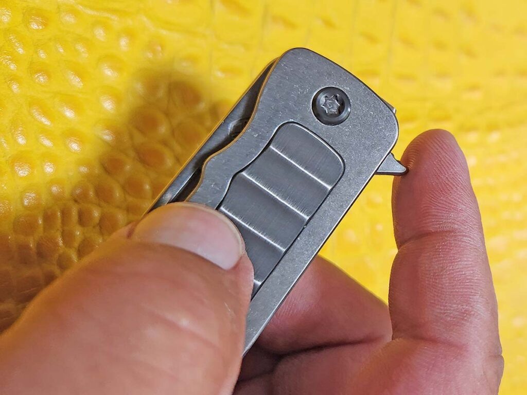 Флиппер на TFF-4 от Medford позволяет быстро развернуть лезвие.