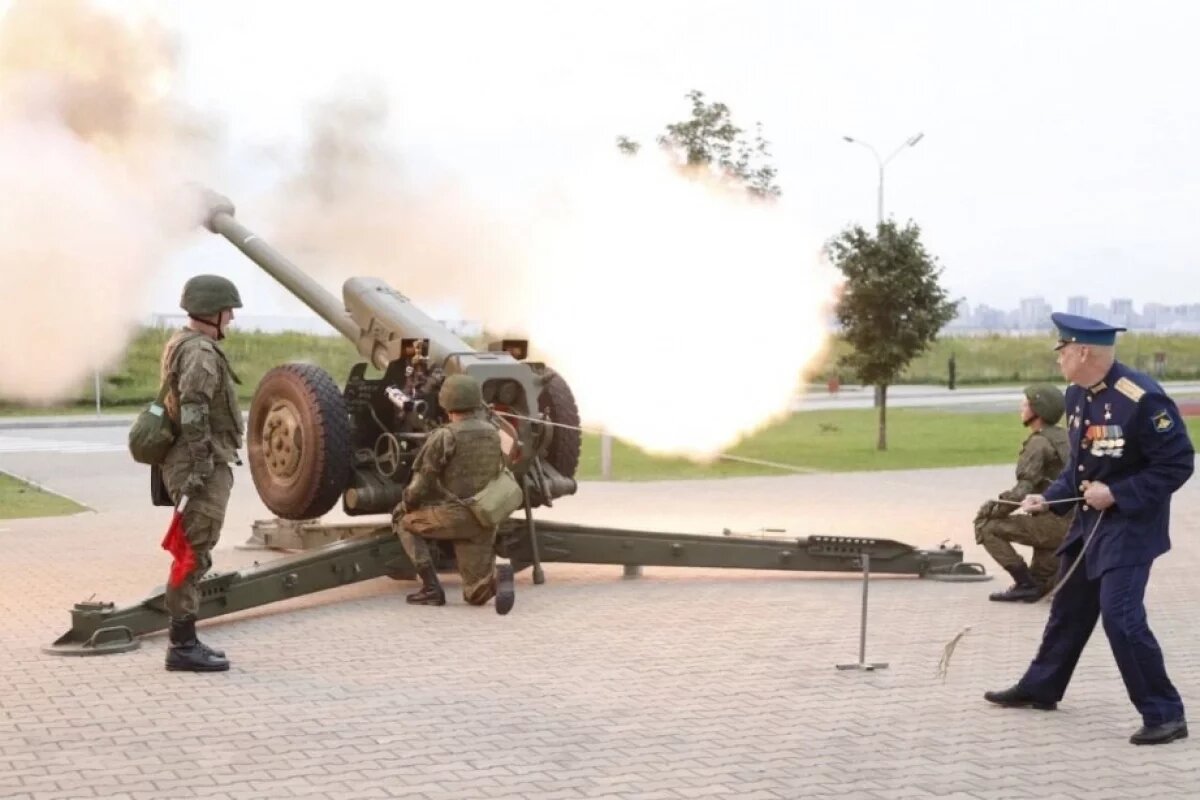    Пятый полуденный выстрел прозвучал в Хабаровске в честь Дня флага России