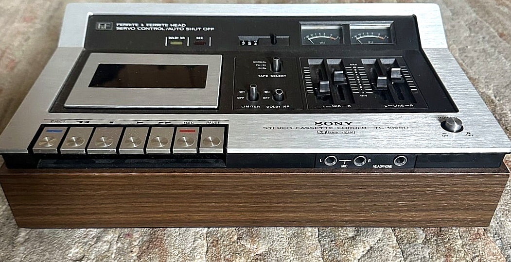 Sony TC-136SD: Винтажная кассетная дека с душой аналоговой эпохи