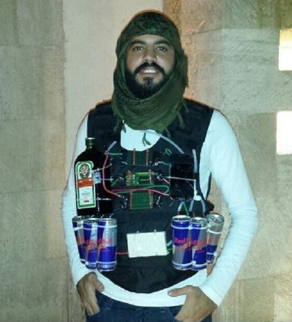 Костюм "смертника" на Хеллоуин (из сети)