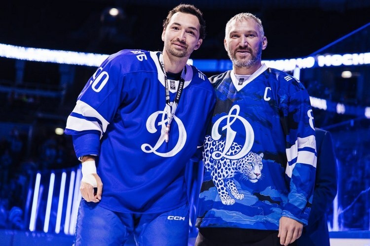    Александр Овечкин (справа) и Дилан Сикьюра / фото: dynamo.ru