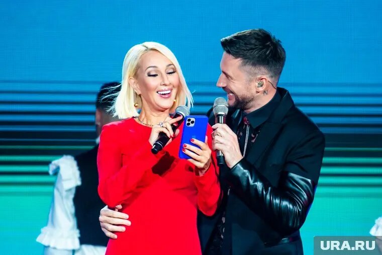 Ведущие церемонии веселили публику, постоянно говоря о личных взаимоотношениях (архивное фото)
Фото: Владимир Андреев © URA.RU