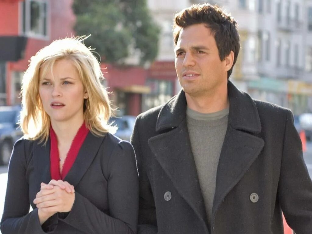 Дэвид и Элизабет ищут информацию о жизни Элизабет до комы.