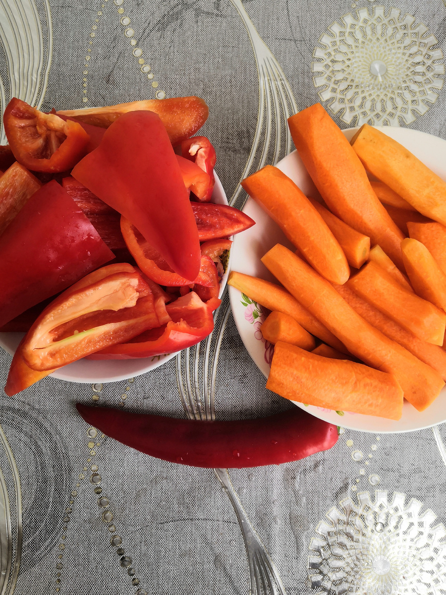 Морковь, перец сладкий, перец острый